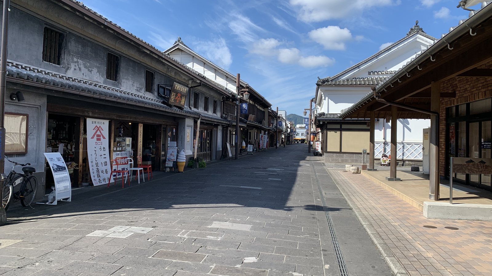 臼杵 八町大路の商家の並び